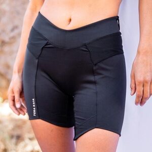Tera Kaia NWT TOURA Technical Hiking Short 7" Inseam Black Pockets